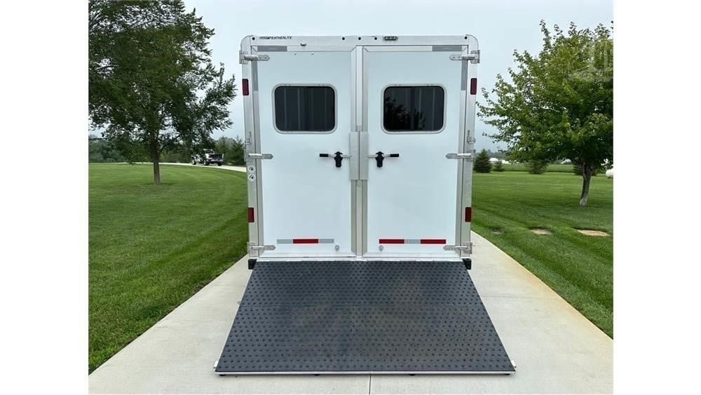 Remorques 3 chevaux LQ Featherlite 2023 – Image 4